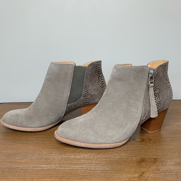 vionic snakeskin boots